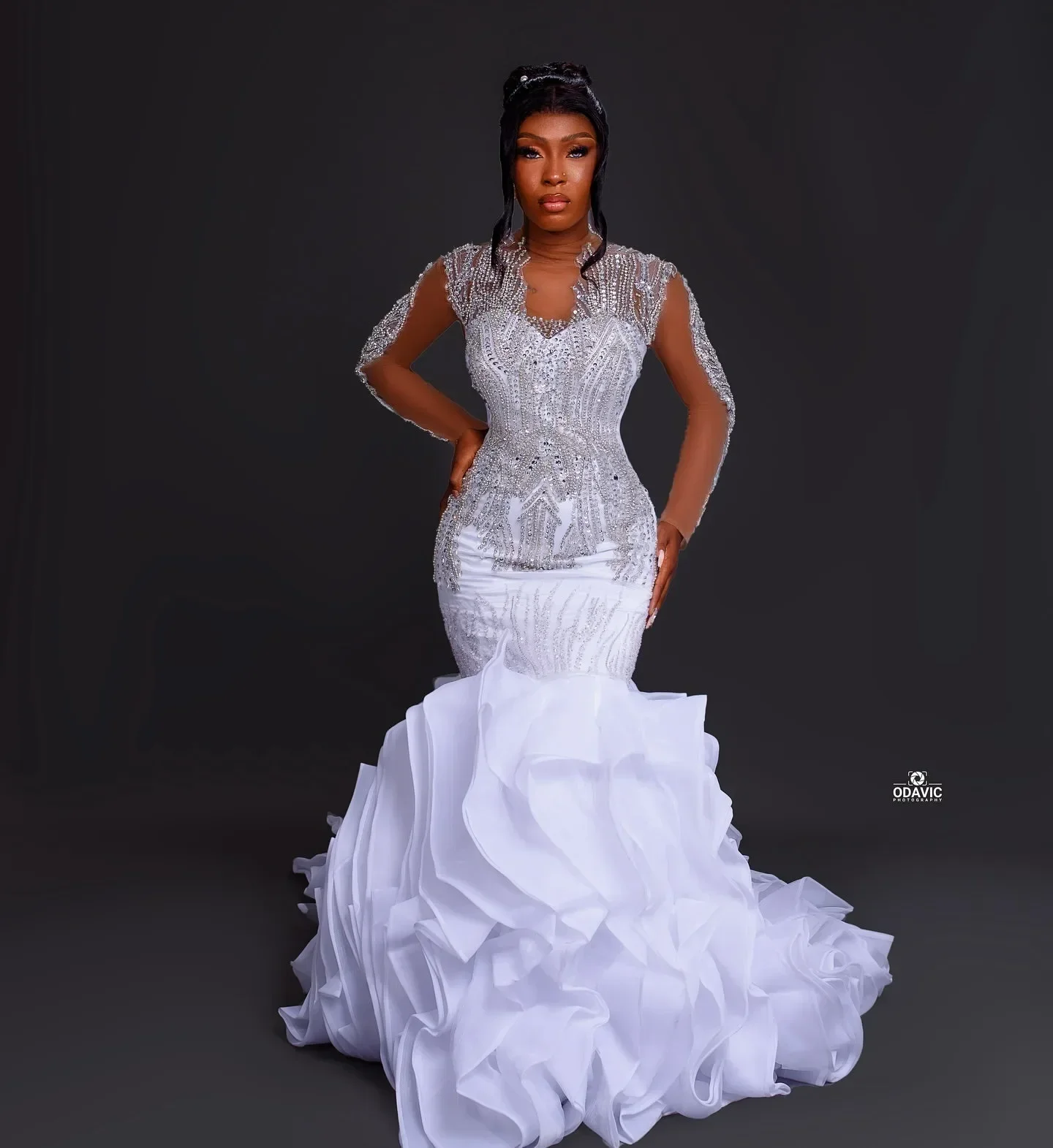 Robe De mariée sirène personnalisée, col en V, perles scintillantes, paillettes, manches longues, dos ouvert, à volants