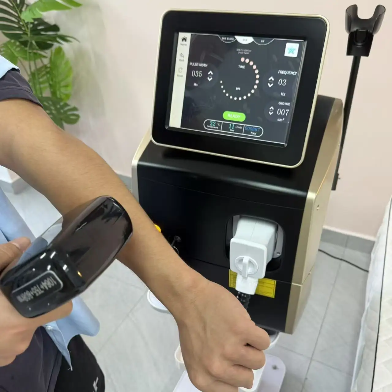 808nm Diode Hair Removal Machine 5000W Ice Cooling Permanent Hair Removal Beauty Salon Equipment