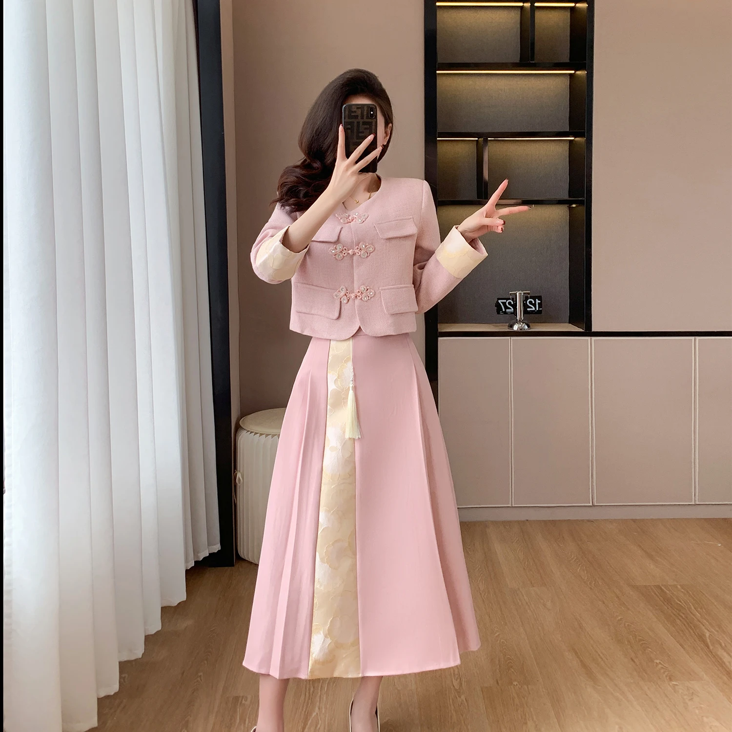 New Chinese-style National Trend Set, Sophisticated Elegant Frog Button Top and Skirt Two-piece for Women, Spring Style Hot Sale