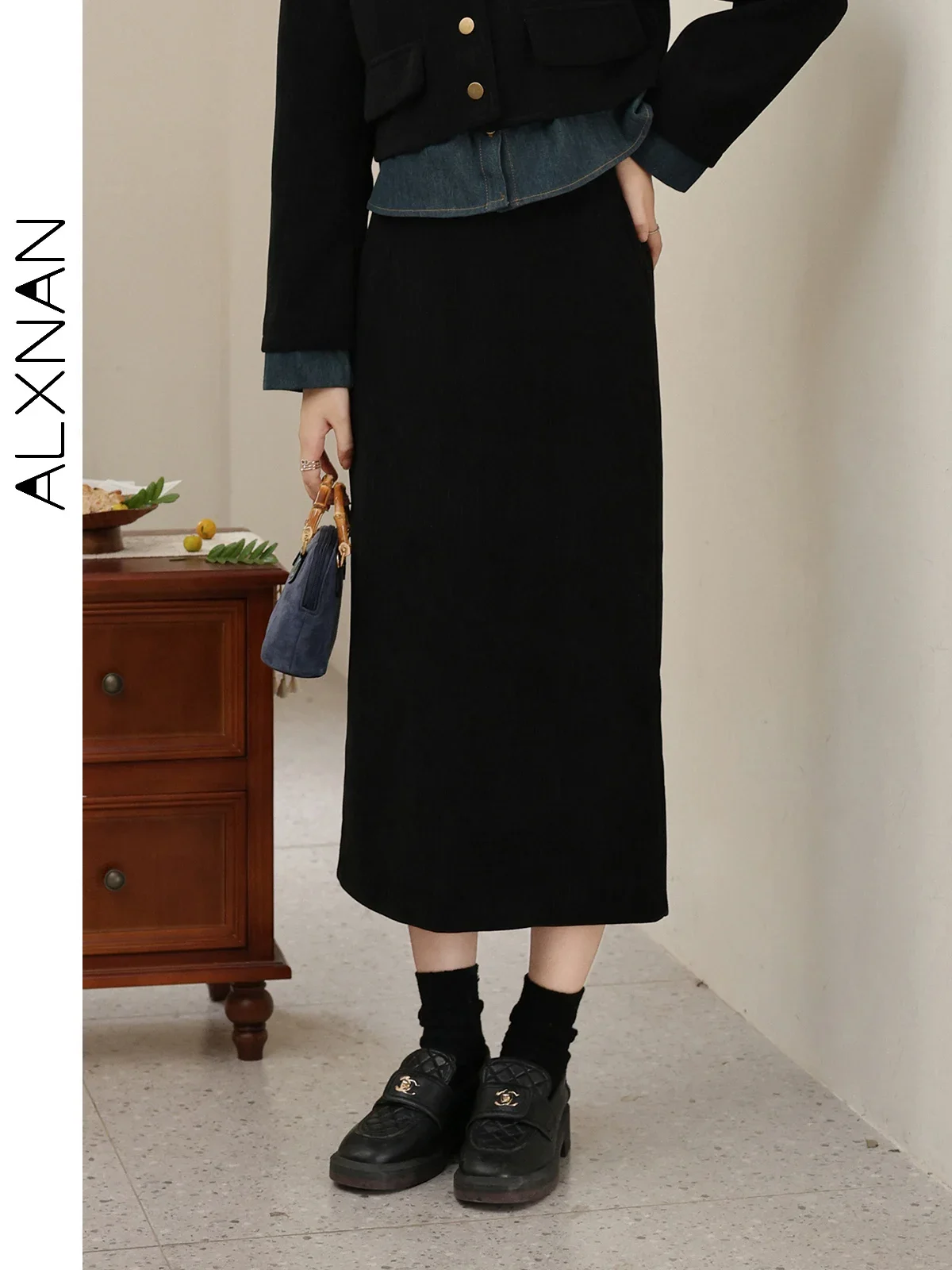 ALXNAN Women's Black Corduroy Skirts 2024 Autumn Winter Vintage A-line High Waist Straight Female Commuter Bottoms LXN32683BQ