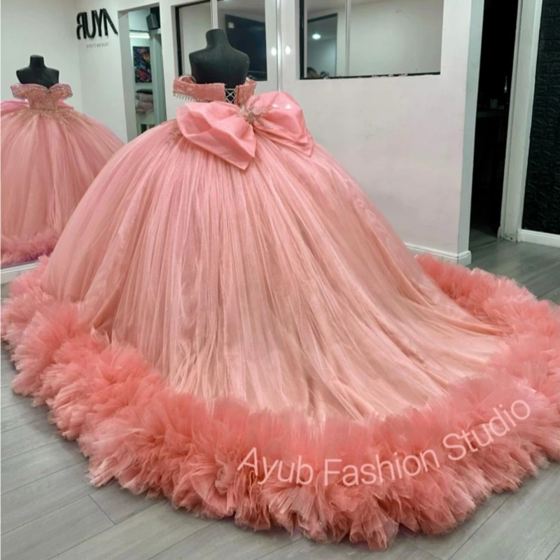فساتين Quinceanera الوردية اللامعة قبالة الكتف زين الديكور كريستال القوس المتدرج تول مشد حفلة عيد ميلاد الحلو 16 فستان #2