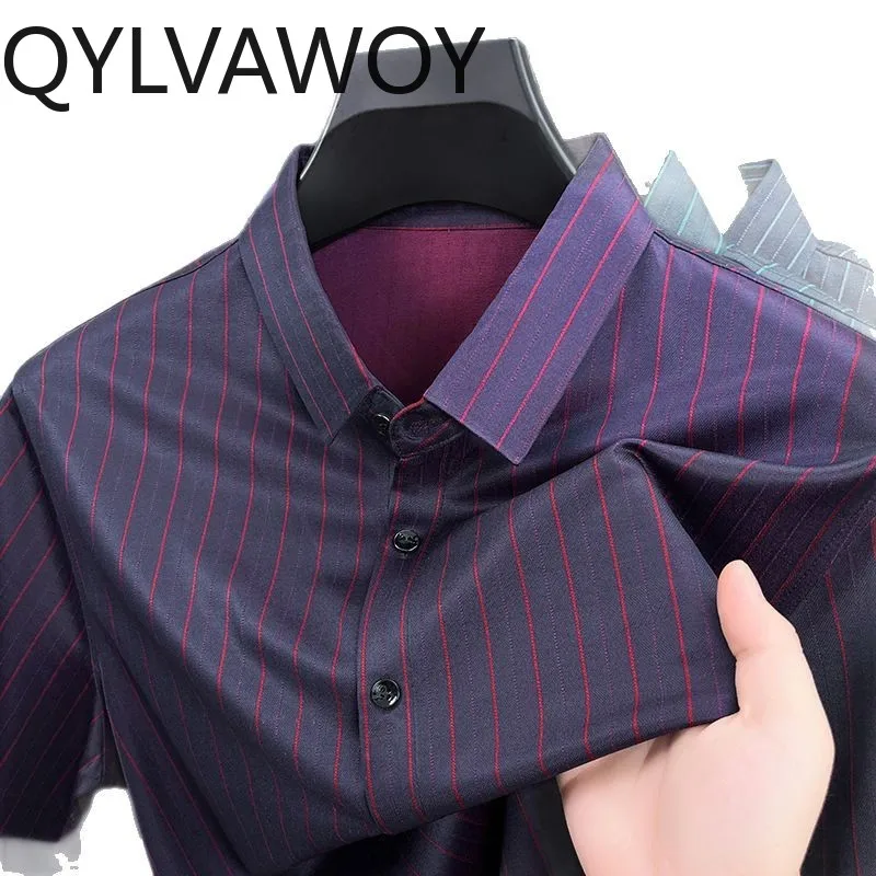 

QYLVAWOY 2025 Новые мужские рубашки с отложным воротником в полоску, тонкие летние топы с коротким рукавом, повседневные мужские рубашки