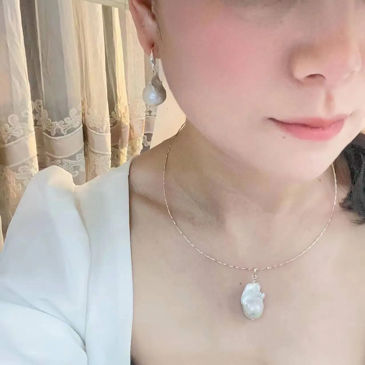 Natural freshwater baroque pearl French femininity high-end sense niche design sense earrings ear hooks elegant and generous