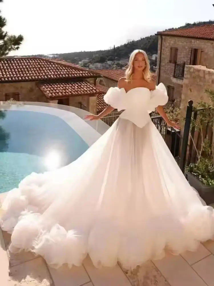 Customized Elegant Bride Ball Gown Boho A-Line Princess Wedding Dresses Strapless Puff Sleeve Tulle Bridal Dress 2026