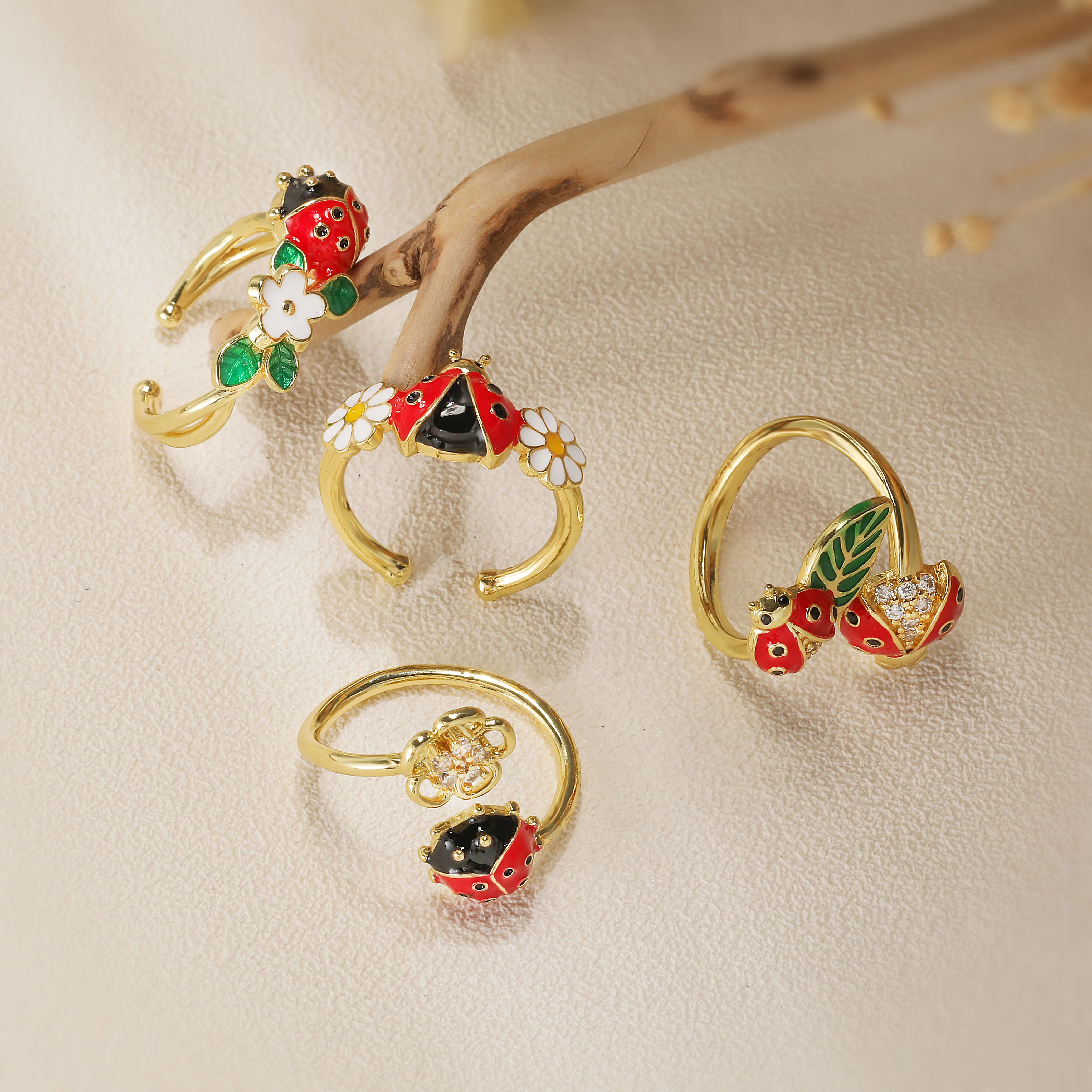 HECHENG, Enamel Dripping Oil Craft Beetle Flower Insect Ring Suitable for Women Neutral Cute Adjustable Copper Ring 1 Piece