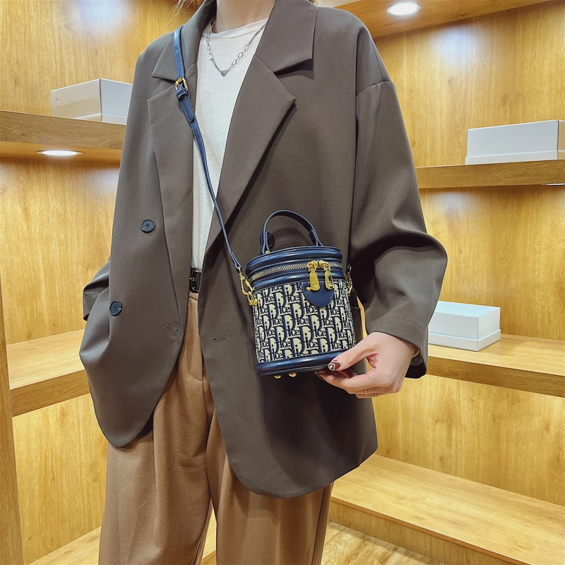 

Women Luxury Leather Stylish Crossbody Bag Designer Shoulder Tote Handbag For Urban Modern Looks