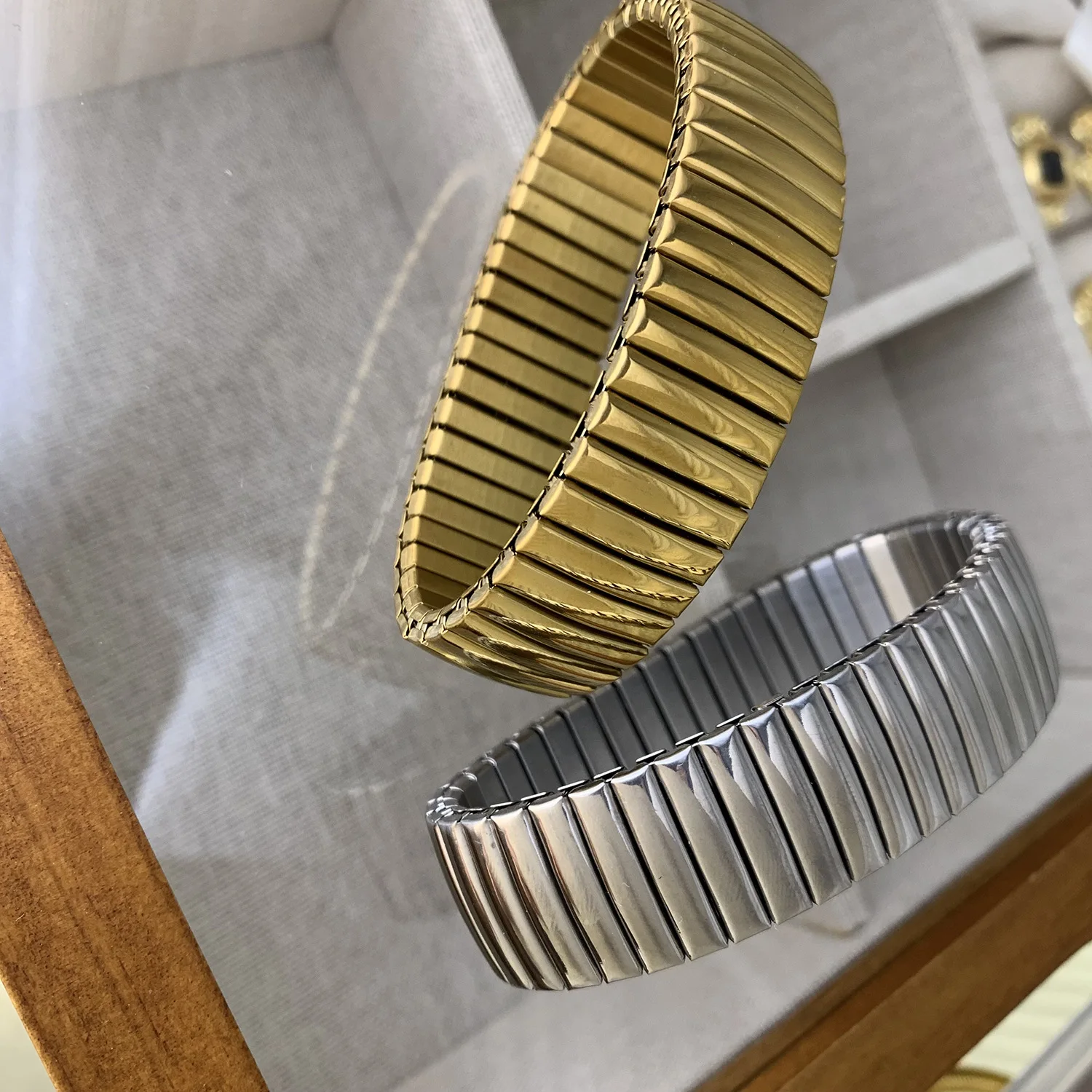Titanium Steel Bracelet Premium Feeling Stretch Vintage Strap Bracelet Fashion Bracelet Gift for Women Men image 4