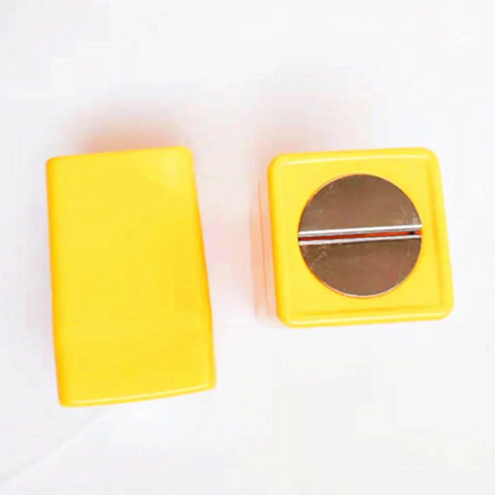 

4Pcs Razor Blade Disposal Box Safety Razor Storage Container Metal Case for Used Blade Recycling Safe Storage Recycling Tin