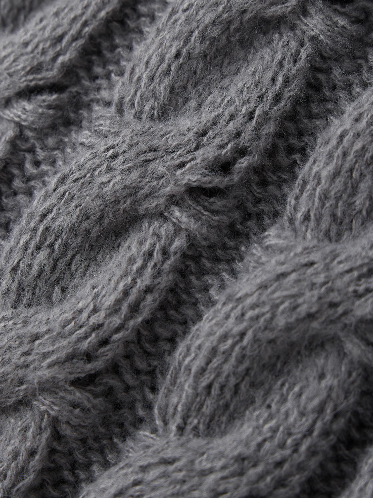 

Ladies Cozy Oversized Jumper in Classic Cable Knit Design with Long Sleeves and Round Neckline for Fall Winter Wardrobe