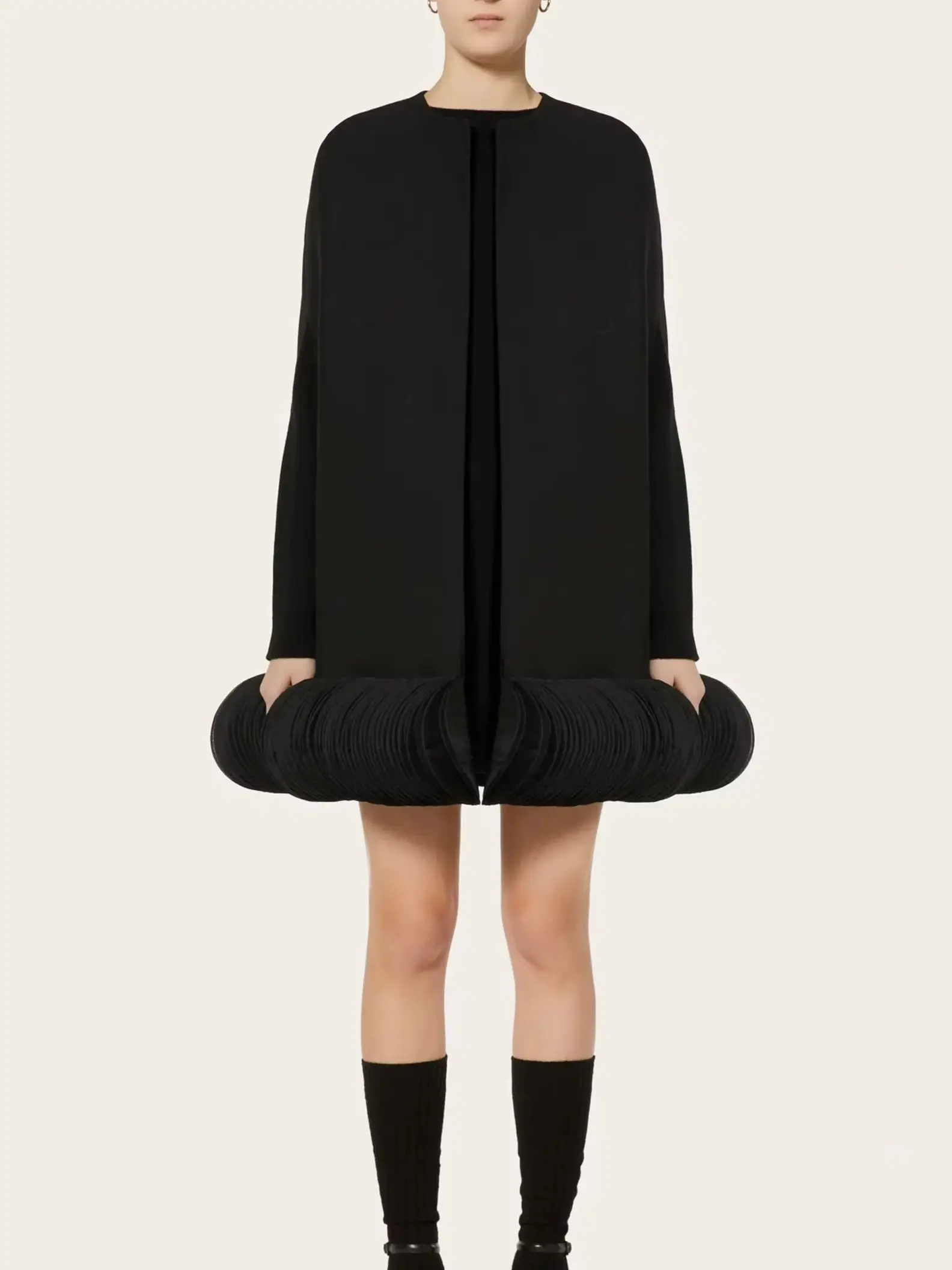 Luxury Silk Wool Blend Loose Cape Coat Black Pleated Ruffle Hem Elegant Outerwear For Evening Banquet Events