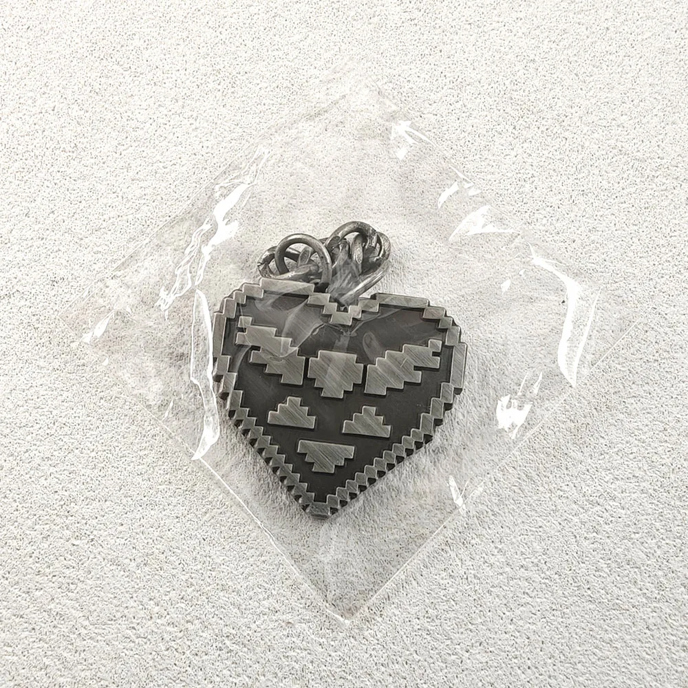 Deltarune Pixel Heart Doppelseitiger Metall-Schlüsselanhänger Retro-Spiel-Anhänger Rucksack-Charm Sammlerstück für Videospiel-Fans Geschenk – Detail 12