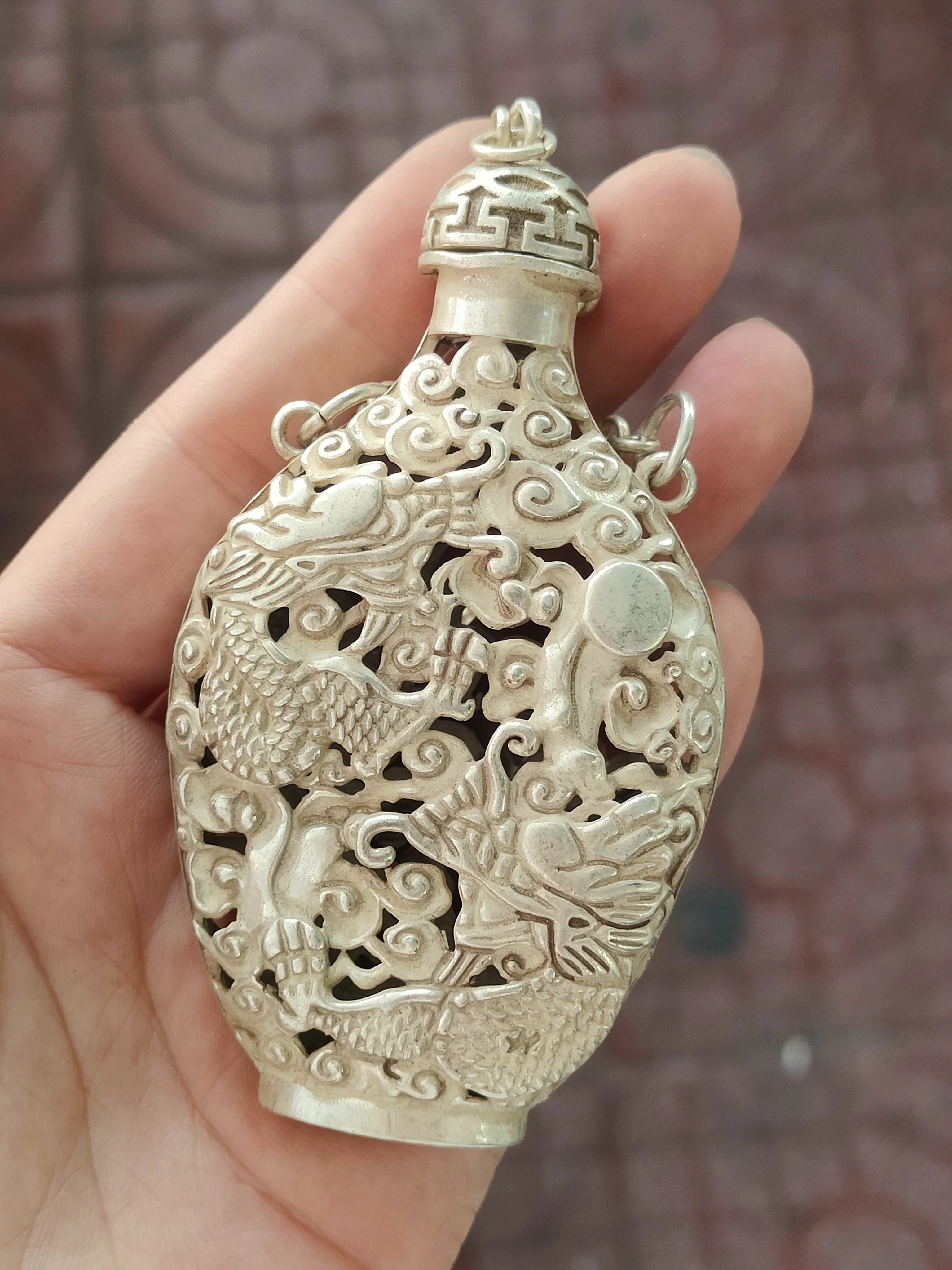 

Chinese retro Tibetan silver creative double dragon carved incense bag pendant ethnic style Miao silver vial decoration