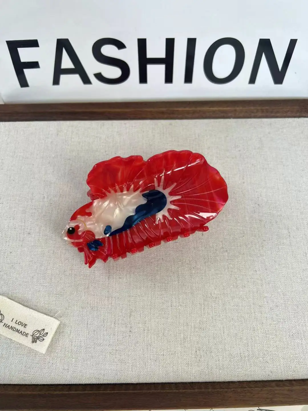 

Заколка для волос Red Betta Fish Claw. Уникальный повседневный стиль островного отпуска. Ацетат, ручная работа. Высокое качество. Мода - Модно.