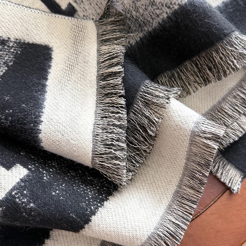 وشاح نسائي جديد موضة 2025 بحروف فاخرة للخريف والشتاء شالات دافئة مطبوعة وشاح الباشمينا موخير فام فولارد Bufanda