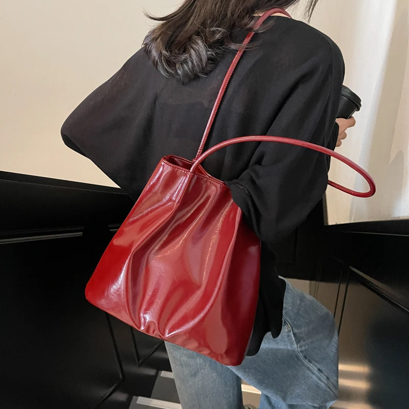 

New Women Large Capacity Trendy Tote Handbag Solid Color Stylish Bucket Bag Soft Commuting Bag Ladies Fashion PU Shoulder Bags