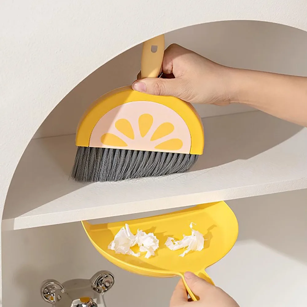 Desktop mini broom set, desk sweeping tool, small broom desk, student's dustpan combination on the table