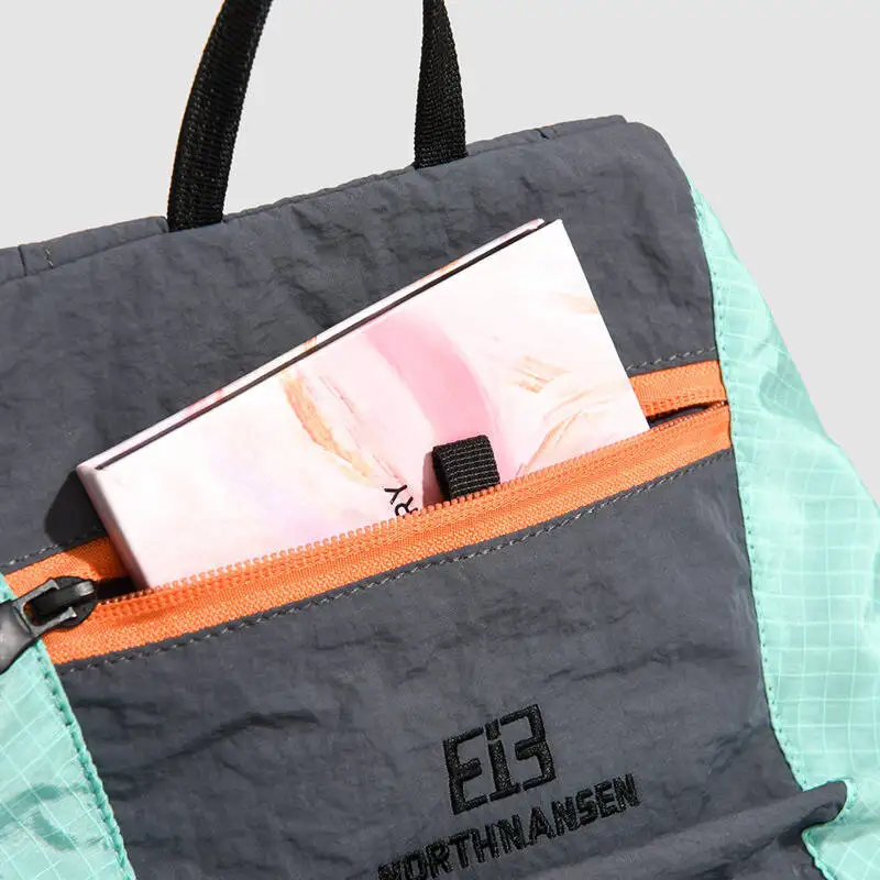 حقيبة ظهر جديدة ذات كتلة ألوان مقاومة للماء من النايلون بتصميم مربعات وجيوب متعددة وأشرطة قابلة للتعديل للتنقل اليومي والسفر في الهواء الطلق