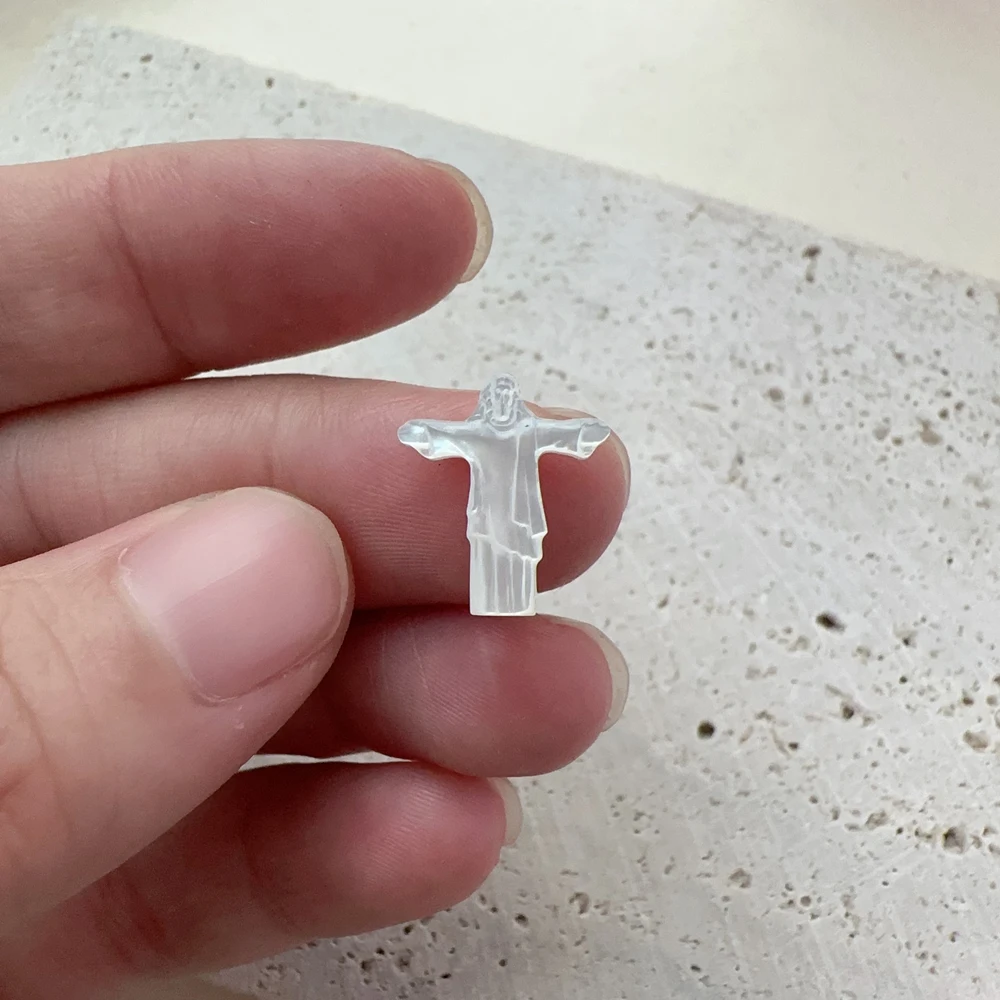 10 pcs/lot Handmade Catholic Jewelry Mother of Pearl Jesus Pendant White Shell Religious Necklace Charm for Jewelry Making