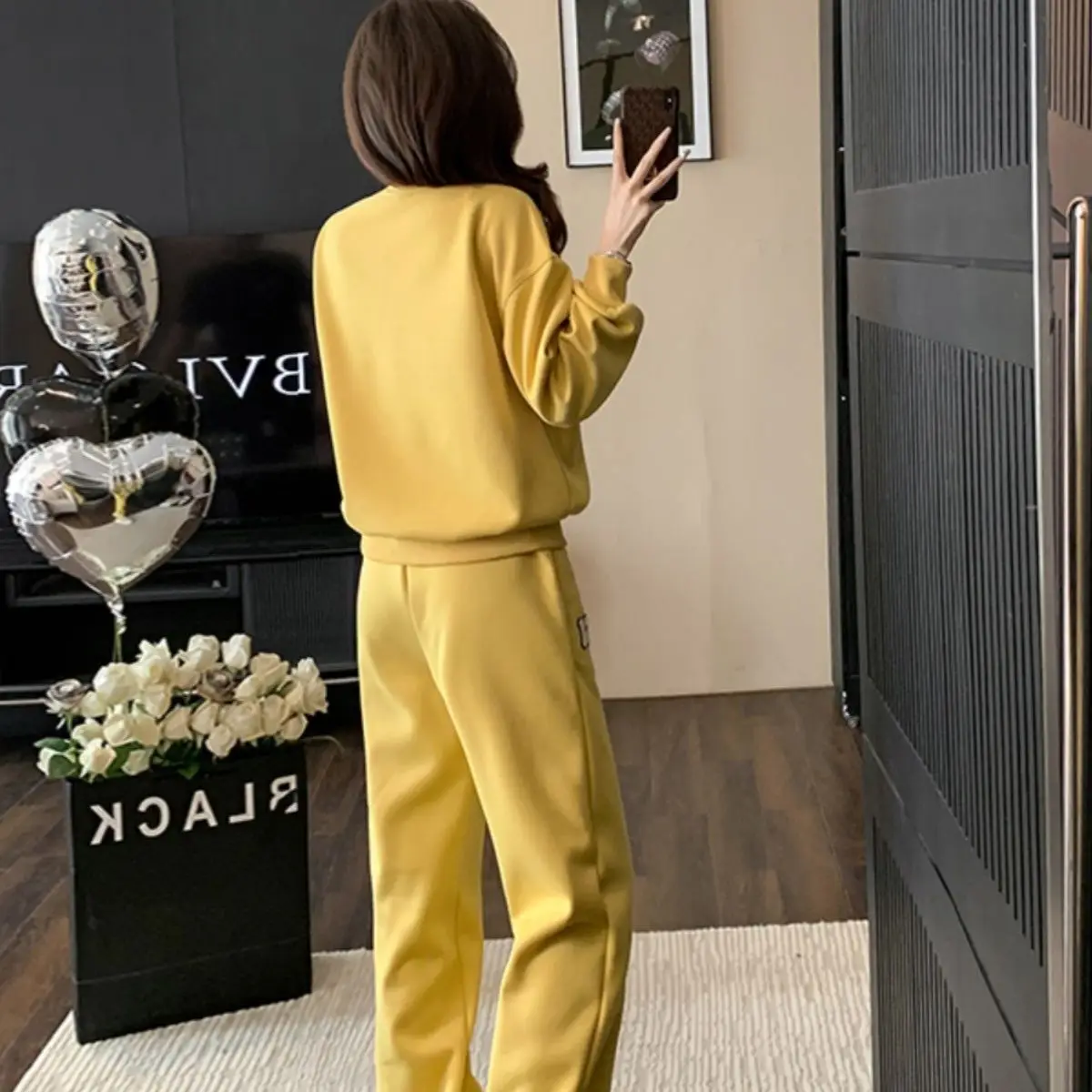 Sports Set Women\'s Spring and Autumn 2024 Fashion Loose Round Neck Top Casual Pants Age Reducing Two Piece Set