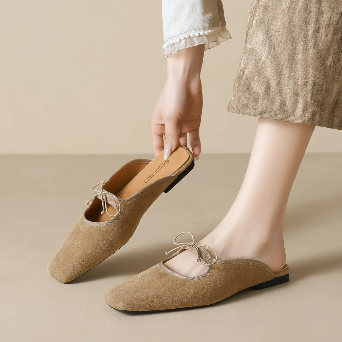 

Мюли на плоской подошве, женская обувь, модные неглубокие тапочки, летние сандалии с узлом-бабочкой, шлепанцы без шнуровки с квадратным носком, большой размер, желтый абрикос