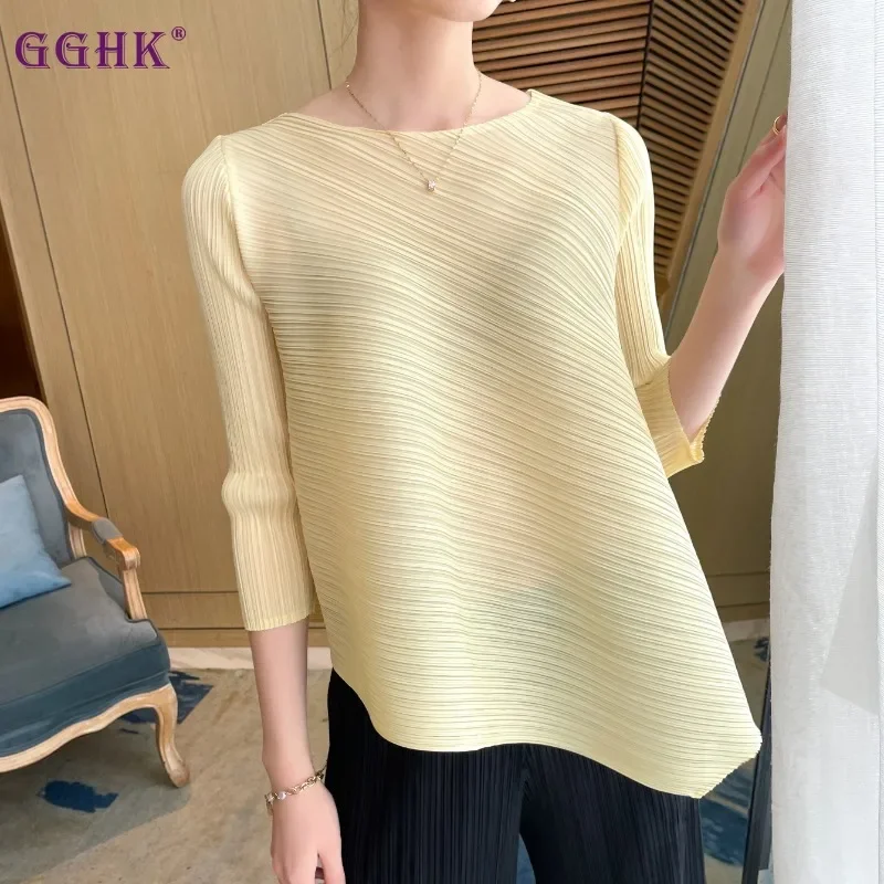 

GGHK Miyake Pleated Elegant Women Long Sleeve T-Shirt Solid Color Round Neck Irregular Design Chic Casual Top Daily Wear