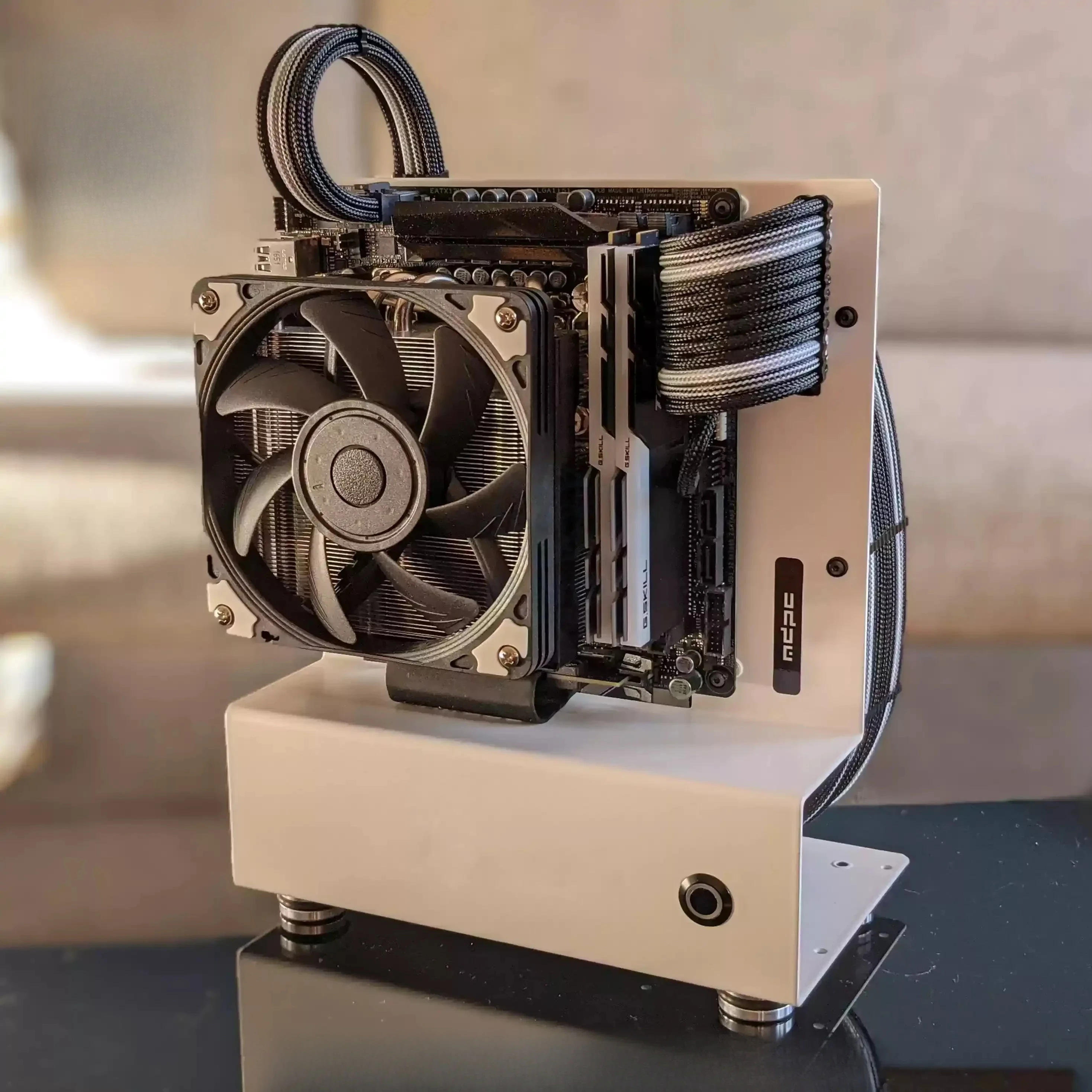 Open Frame ITX Leeg Behuizing Draagbare Mini Host Seaview Hoge Esthetiek Computerchassis voor DIY PC Gaming & Kantoor