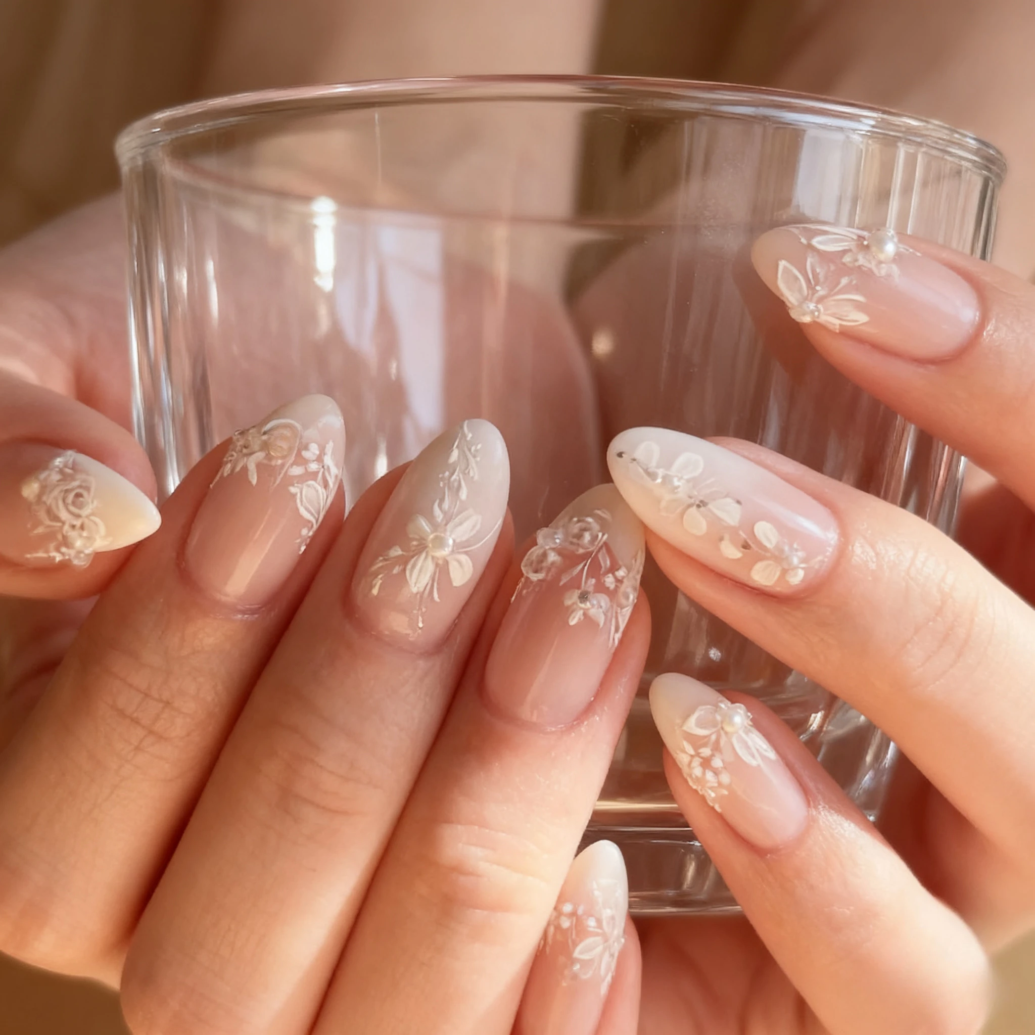 24 قطعة الصحافة الفرنسية الطازجة على الأظافر قصيرة اللوز الاكريليك مسمار التدرج بريق الماس الأظافر كاذبة ثلاثية الأبعاد الزهور اللؤلؤ الأظافر وهمية #1