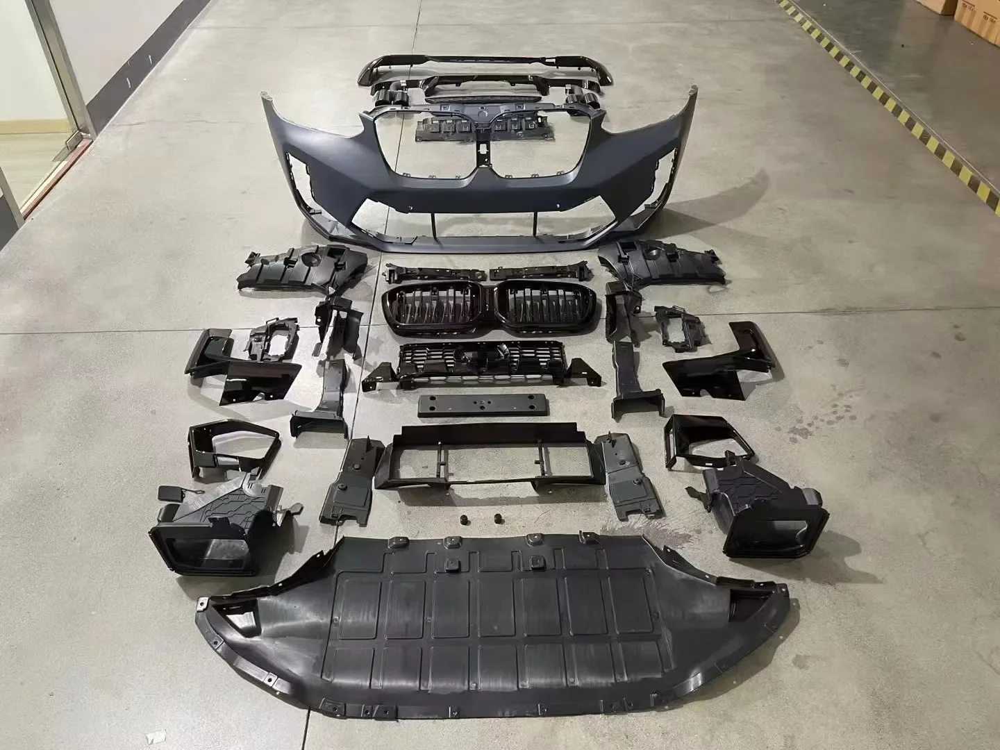 

Front Bumper surround Body kit Grille Rear lip Tail throat for BMW X3 X4 2022 upgrade