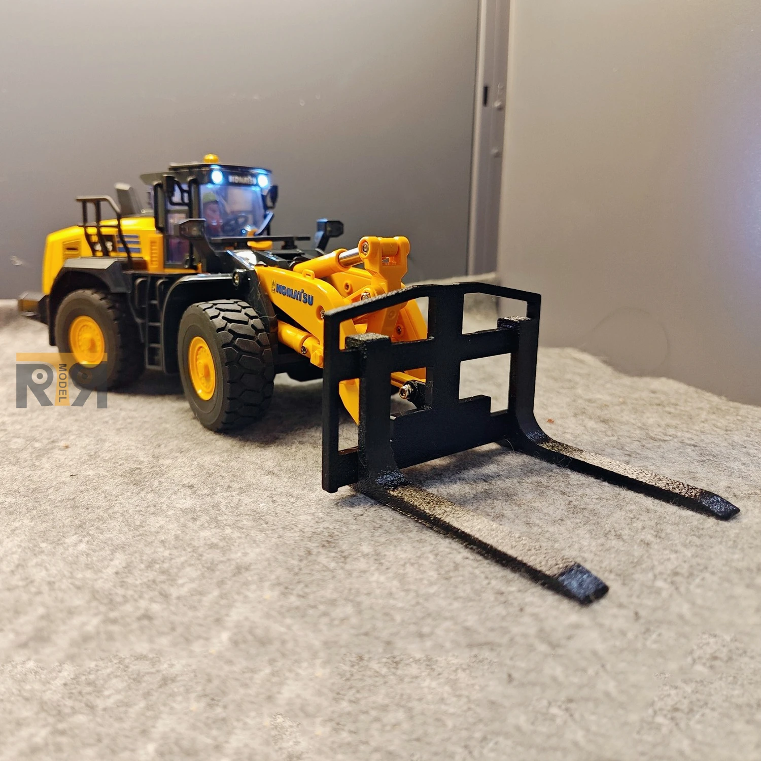 Yigong Loader Fork Attachment for 1/50 Scale WA475 RC Loader – 3D-Printed Accessory for RC Construction Vehicle Models