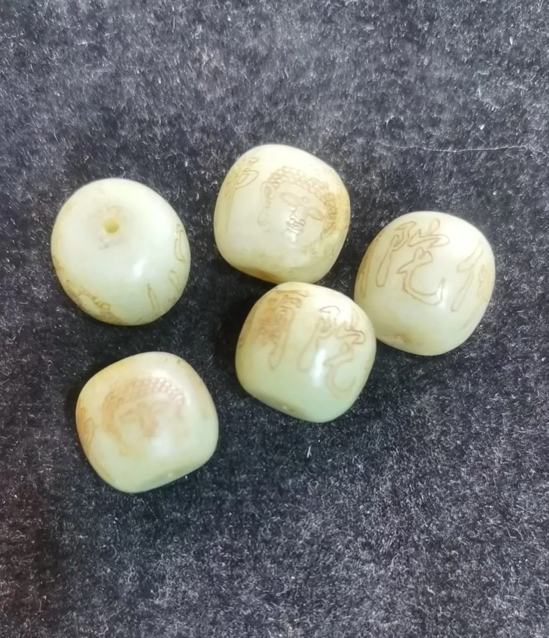 

AAA 1 шт. сокровище китайский винтажный Hetian старый нефритовый Будда слова нежная резьба из бисера тотем резьба амулет Таймстаун
