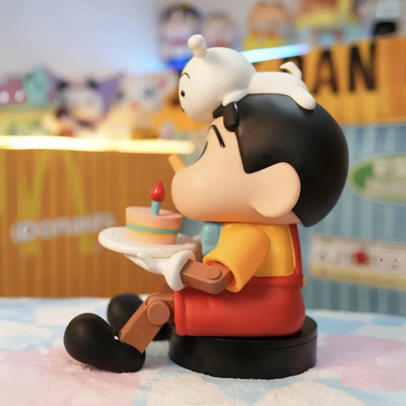 Anime bolo lápis shin-chan q versão postura sentada figura de ação pvc modelo brinquedos boneca carro ornamentos coleção presentes