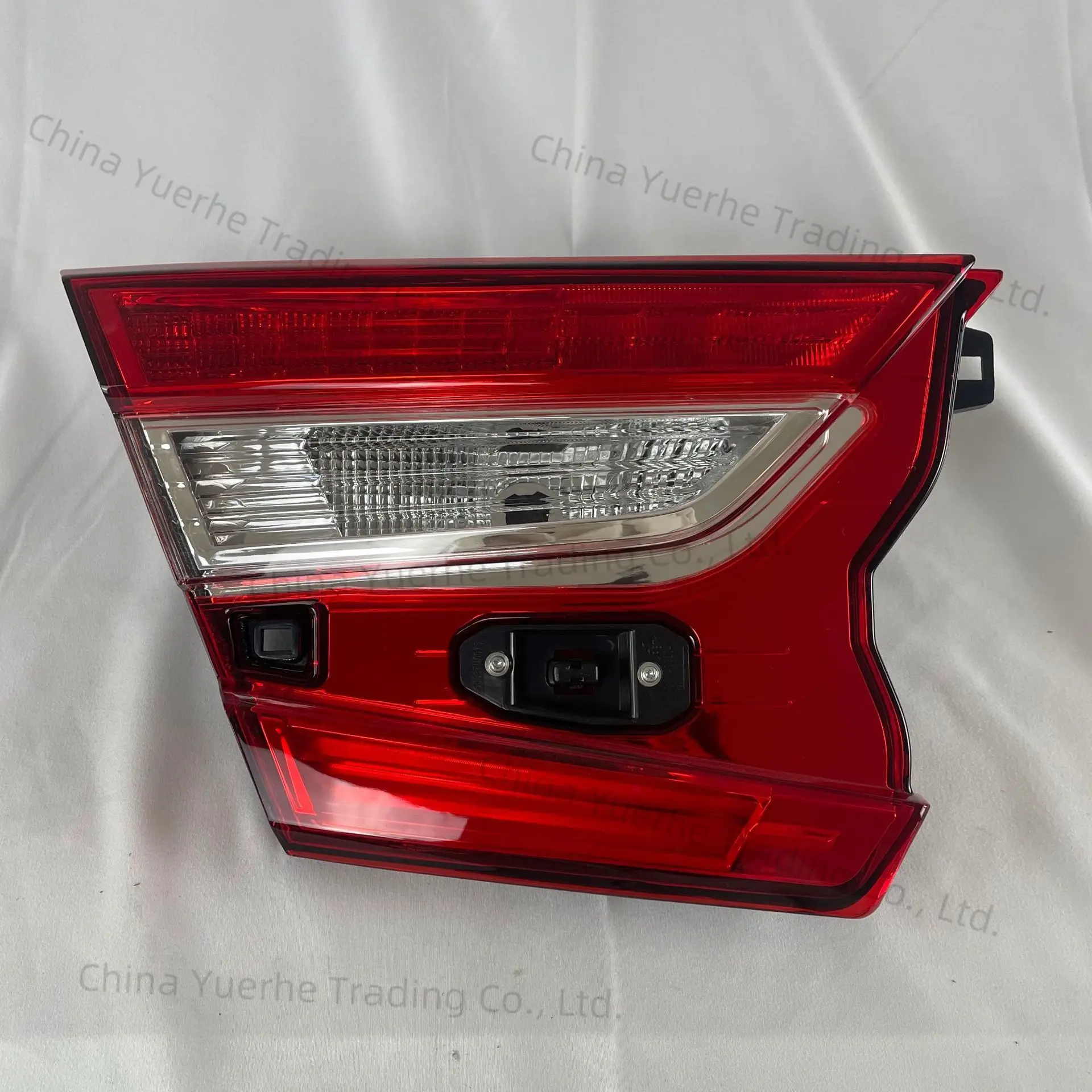

Suitable for Honda 18 Accord flat rear tail light brake light reversing rear turn signal cover assembly