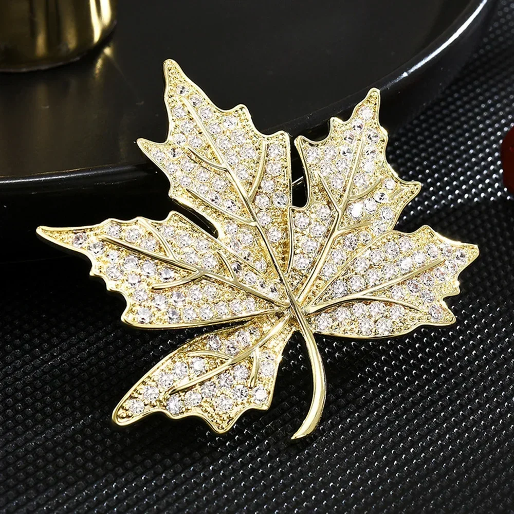New Gold Color Rhinestone Maple Leaf Brooch Pin for Women Luxury Plant Shape Jewelry Wedding Party Accessories Gifts Брошь
