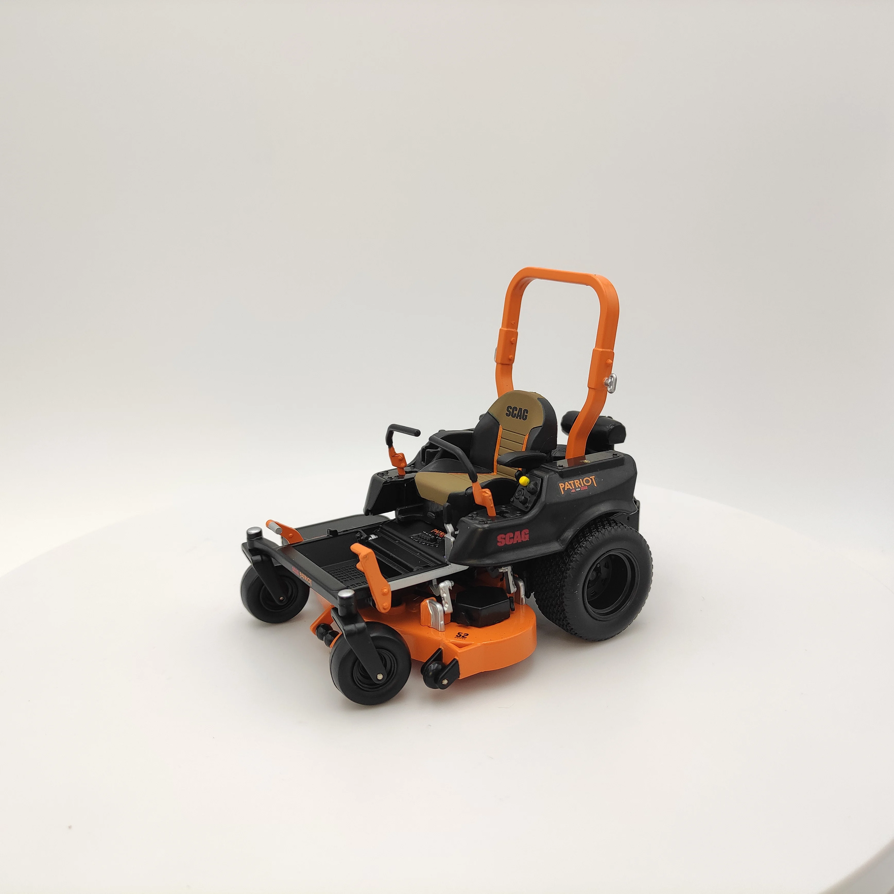 

Diecast First Gear 1/16 Scale Scag Patriot Alloy Garden Mower tractor Car model Collectible Toy Gift Souvenir Display
