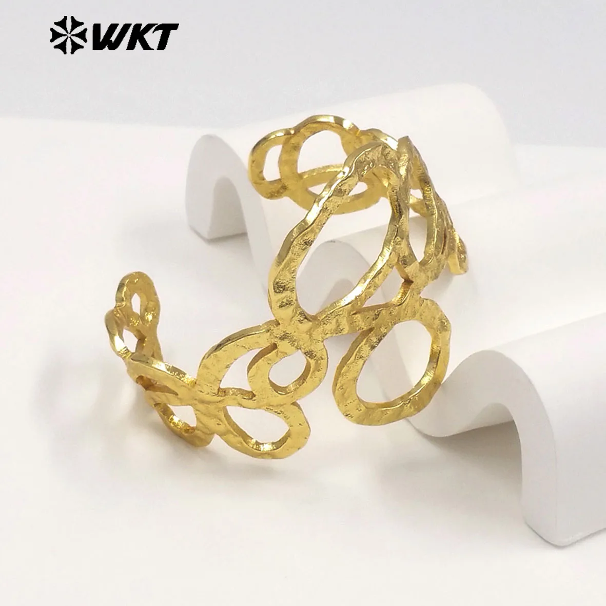 WT-B716 Unique Design 18K Gold Plated Metal Yellow Brass Woven Intertwined Eight Shape Cuff Bangle For Women Party Wearing