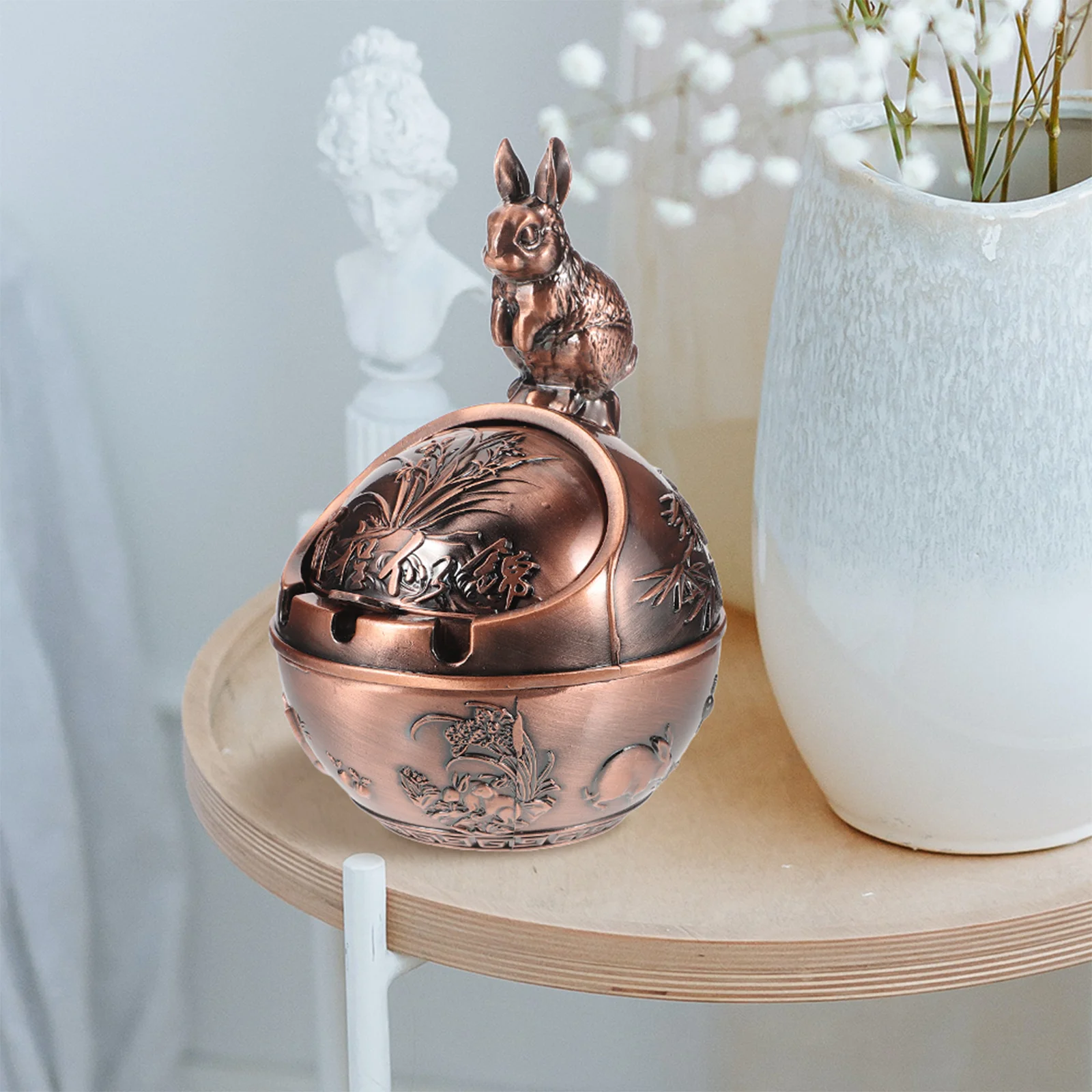 

Retro Rabbit Ashtray Vintage Lidded Metal Desktop Decorative Holder For Indoor Outdoor Patio Zinc Alloy Windproof Design