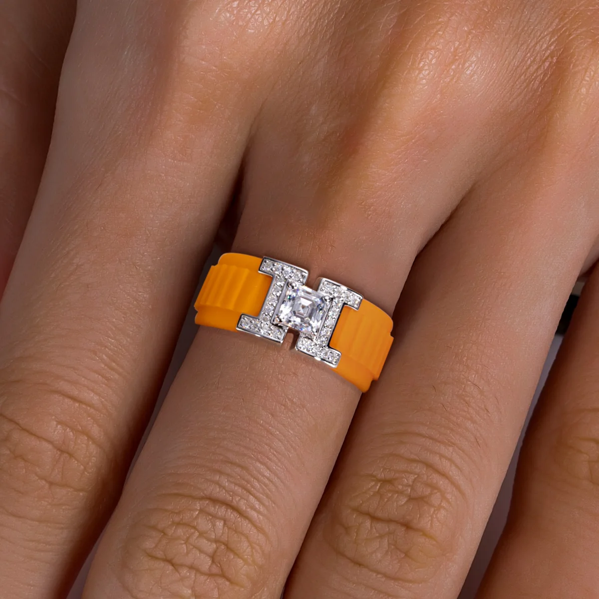 AnuJewel Großhandel 5,5mm Asscher Moissanit Silikonring 925 Sterling Silber Gummi Komfort-Passform Ehering für Damen und Herren – Detail 13