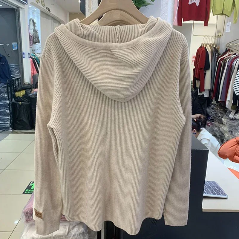 Plus Size Popularny sweter z kapturem dla kobiet Wiosna Jesień Nowy luźny sweter w jednolitym kolorze Sweter z dzianiny Modny top