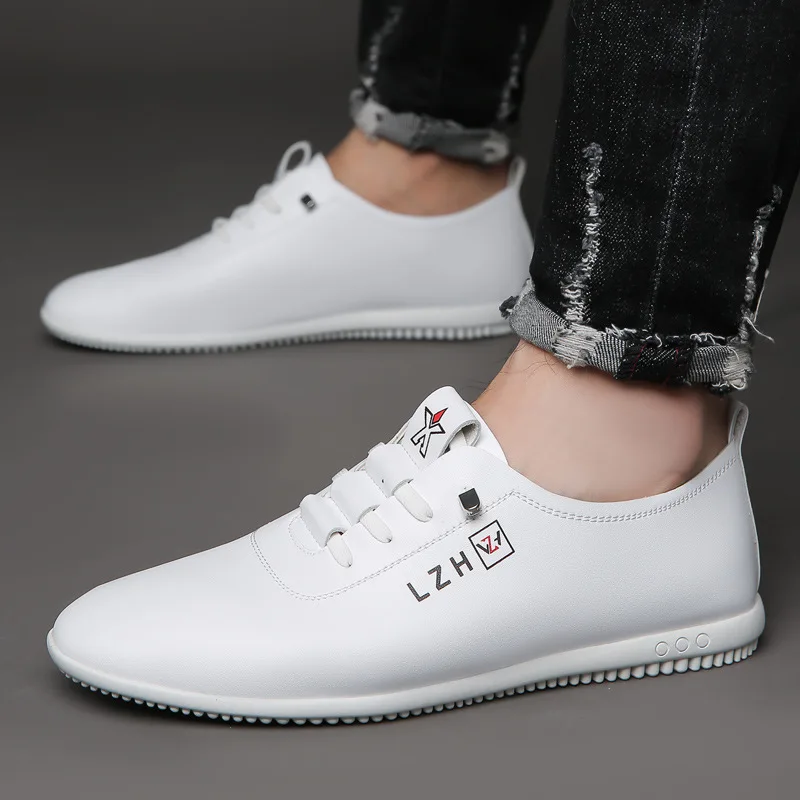 Zapatos blancos sin cordones para hombre, zapatillas informales de suela suave para conducir, ligeras, de verano, M1033