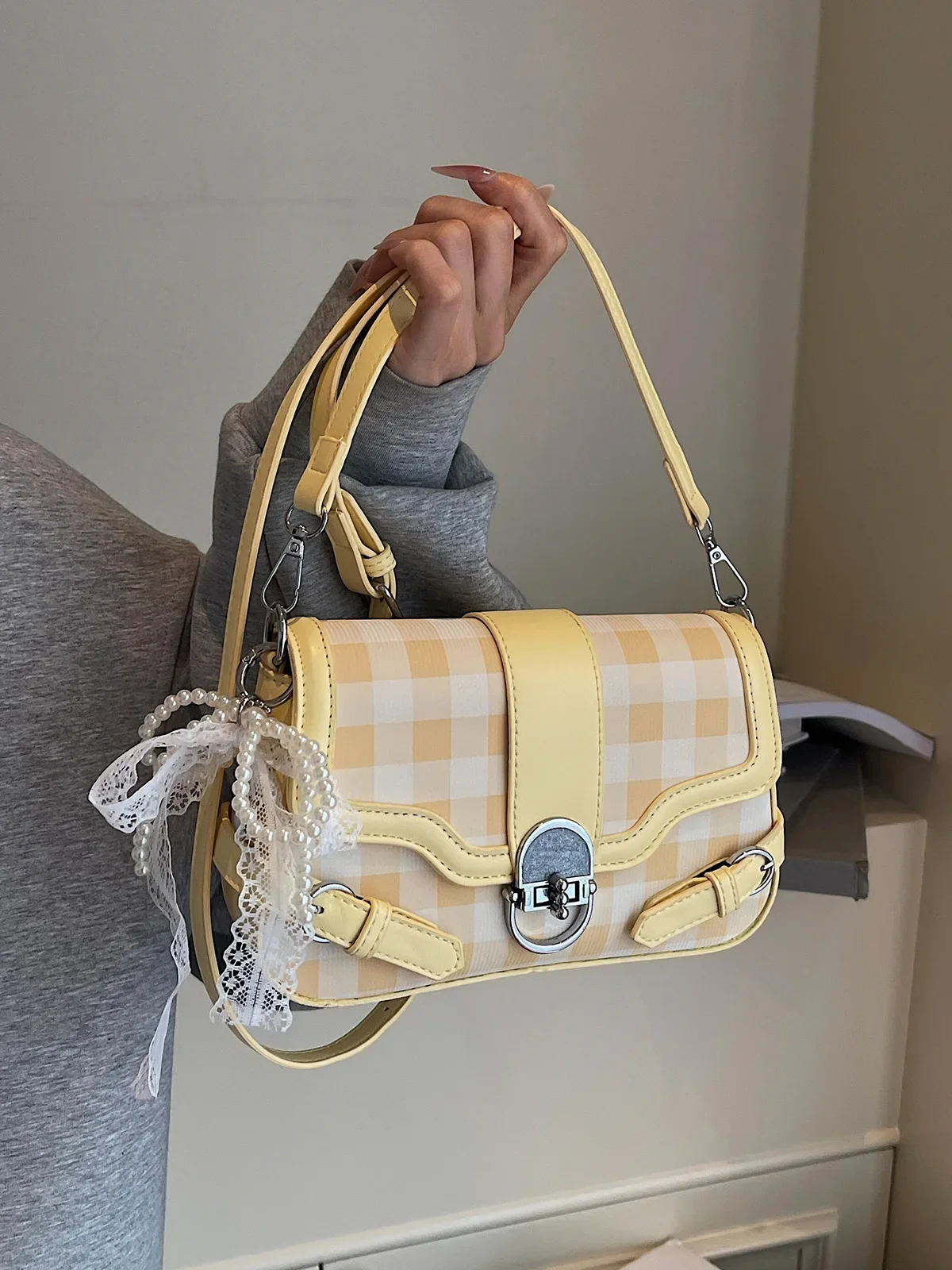 

Новинка 2025, женская нишевая клетчатая сумка, модная универсальная сумка через плечо подмышками, маленькая квадратная сумка-мессенджер