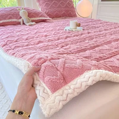 Winter Flannel Soft Mattress Toppers Student Dormitory Bunk Warm Quilted Fold Bedsheet Queen Bedspread Mattress Protection Pad