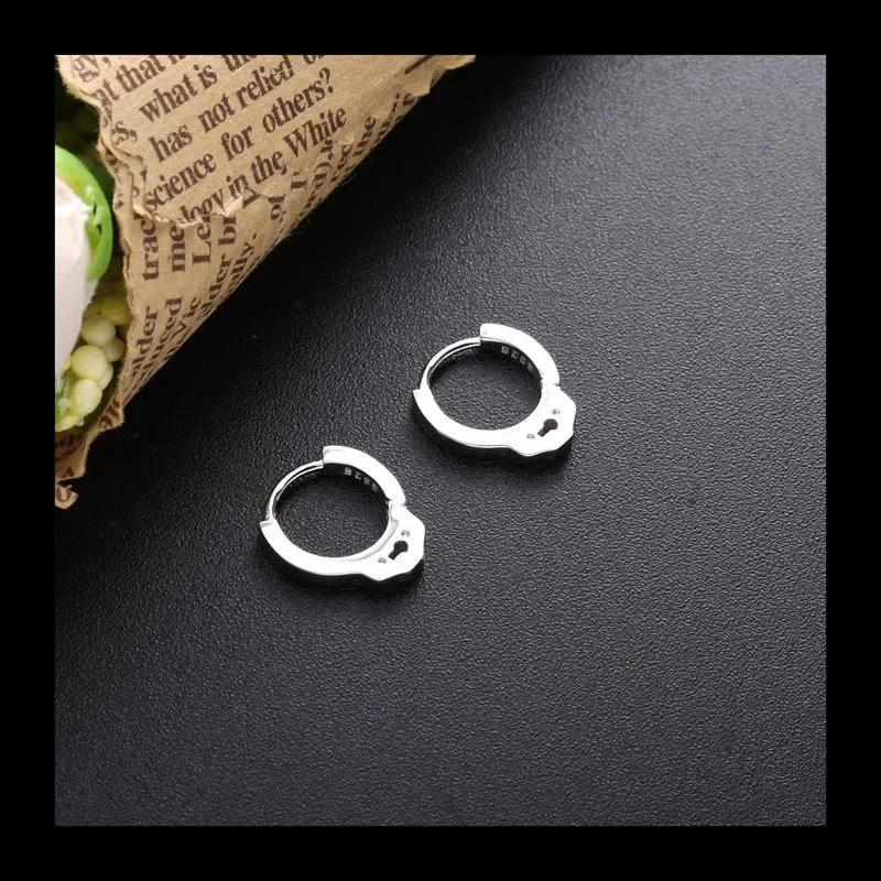 

Нишевый дизайн Наручники Форма Индивидуальная тенденция Креативная мода Легкая роскошь