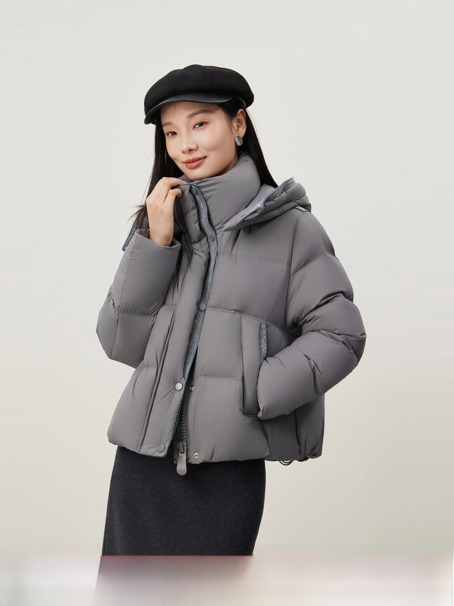 

Женская утепленная куртка MIJOR Quali 90 с белым пуховым наполнителем, джинсовыми вставками и капюшоном, теплая и стильная