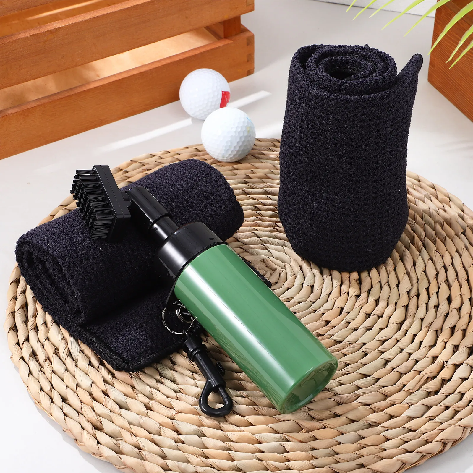 

Набор для чистки клюшек для гольфа: компактная портативная многоразовая бутылка с насадкой-щеткой, многофункциональный инструмент для чистки клюшек и обуви.