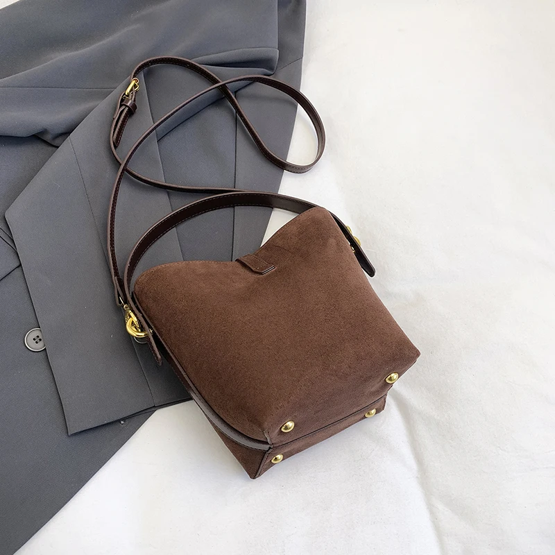 حقيبة دلو عصرية أوروبية وأمريكية 2025 حقيبة كتف كروس عصرية متعددة الاستخدامات ذات سعة كبيرة 1856BK