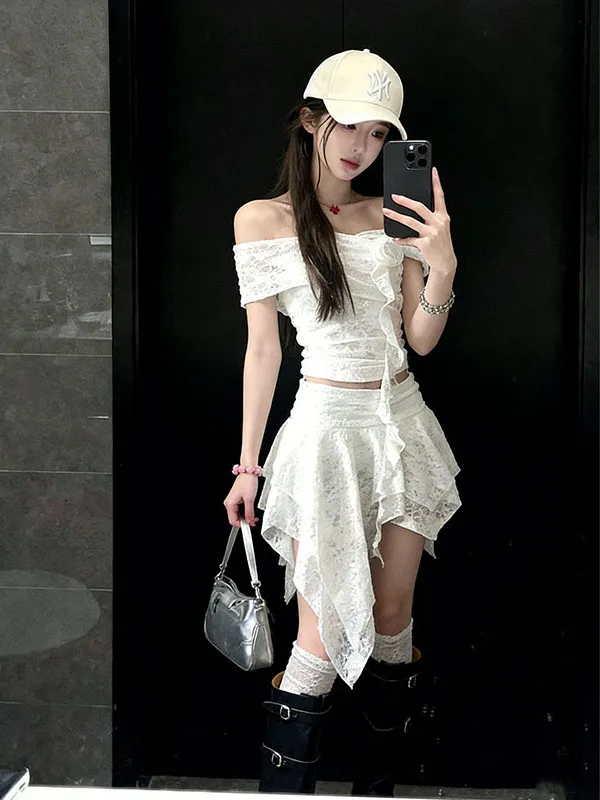 

Elegant Floral One-Shoulder Top And Slimming Lace Skirt Two-Piece Set High Waist Gathered Hem Short Sleeve V-Neck Summer Outfit
