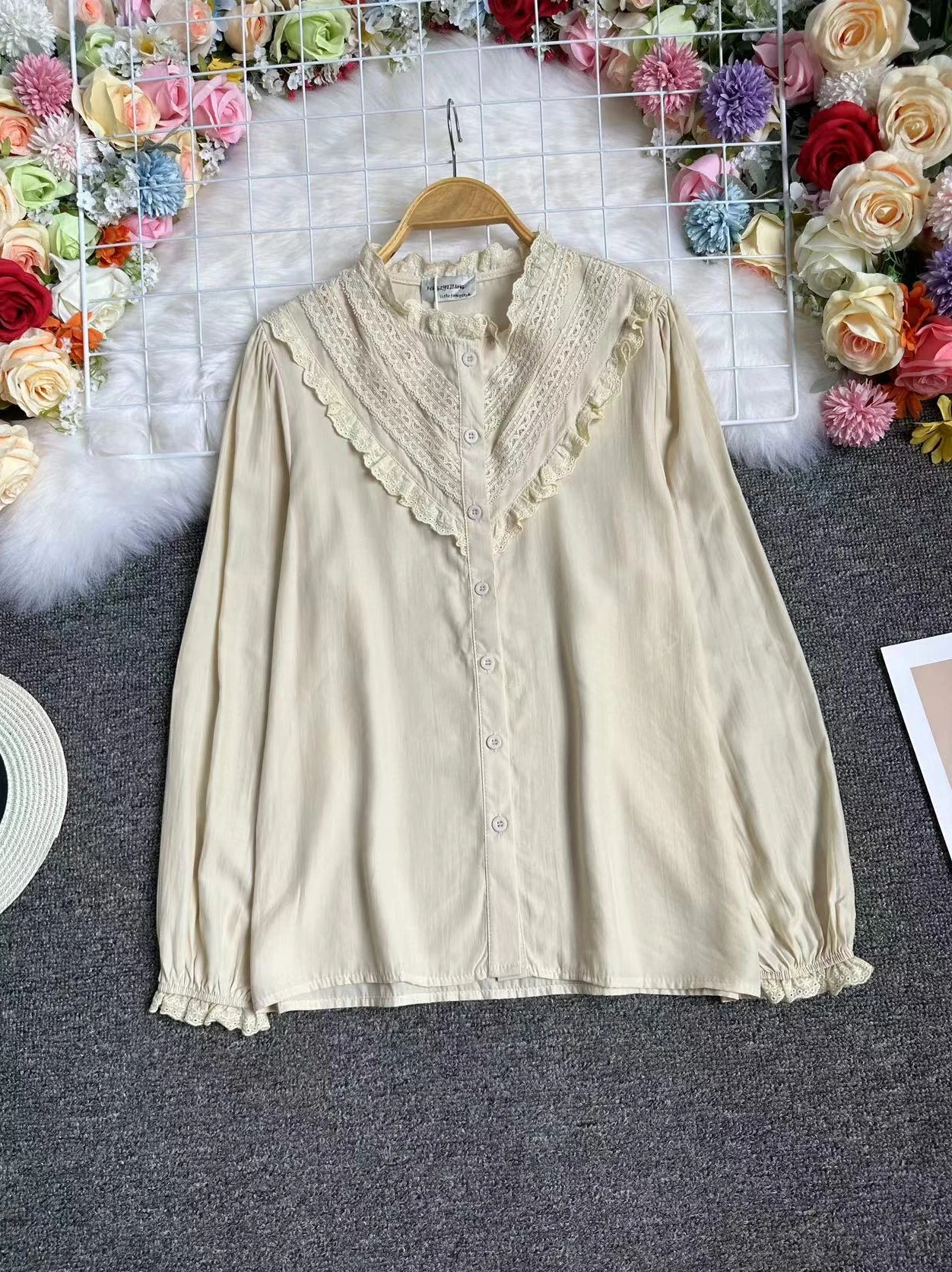 

Lace Trim Patchwork Long Sleeve Women's Shirt Base Layer Vintage Early Autumn Chic Top Korean Style round Neck Button Detail