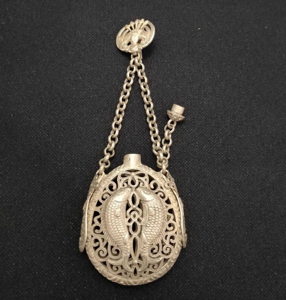 Noble copper old tibet silver double fish pendant Hollow out snuff bottle