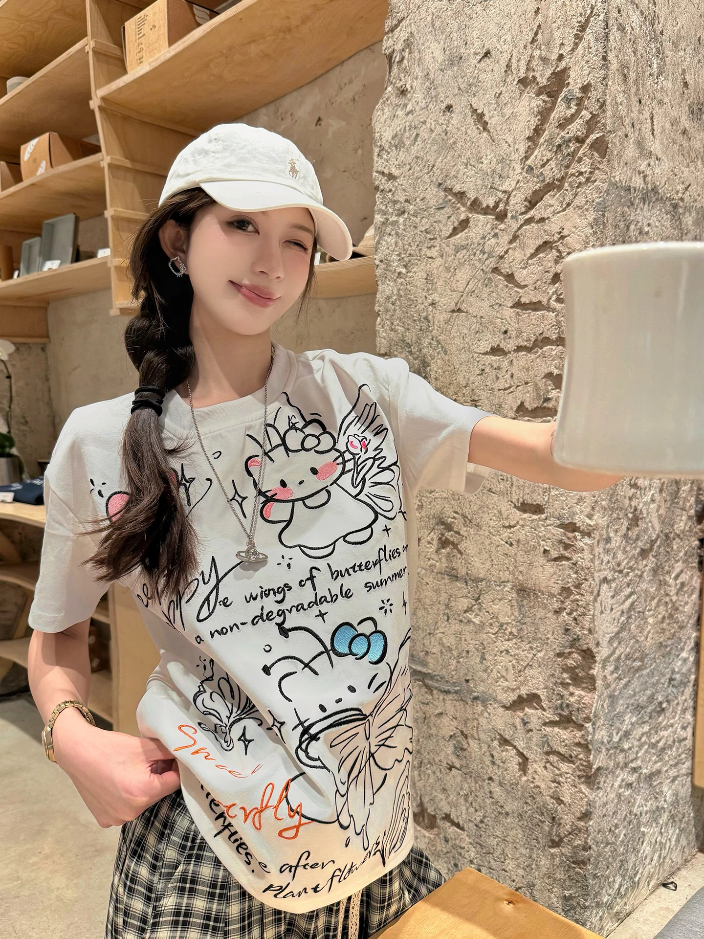 

Белая футболка с объемной вышивкой Hello Kitty для девочек, летняя повседневная, из смесового хлопка, влагоотводящая, с круглым вырезом