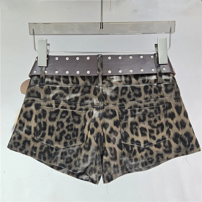 2026 Autumn Retro Leopard Print PU Leather Shorts For Women American Fashion Low-Waisted Rivet Belt Fur Splicing Slim Hot Pants